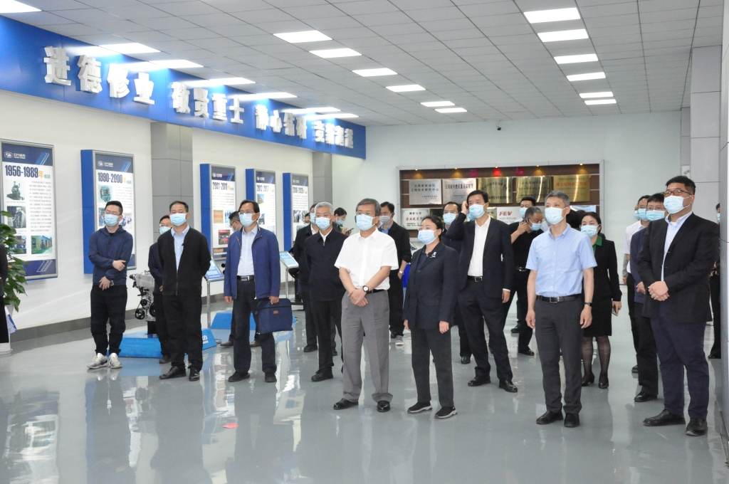 中共云南省委办公厅调研组到 尊龙集团开展调研